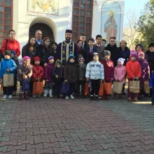 Micii colindători de la Parohia Sfinţii Apostoli Petru şi Pavel din Ploieşti