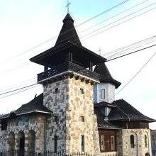 Cărările care unesc oamenii la Pietriceaua