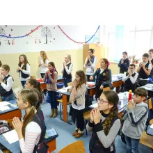 Curtea Constituţională recunoaşte importanţa orei de Religie şi implicit încurajează participarea elevilor la aceasta