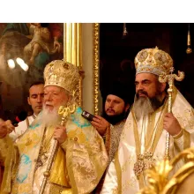 LUMINĂ PESTE TIMP