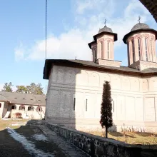 La Mănăstirea Brebu, trăind adâncul tăcerii