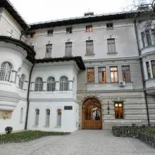 Expoziţie de veşminte, podoabe săseşti şi tablouri