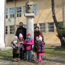 Portret în bronz al lui Brâncuşi la Biserica Mavrogheni
