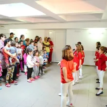 Şcoala „Sfântul Silvestru“ alături de copiii suferinzi