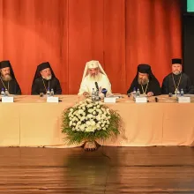 Să aducem lumină şi bucurie într-o lume confuză şi tristă - Misiunea parohiei şi a mănăstirii azi