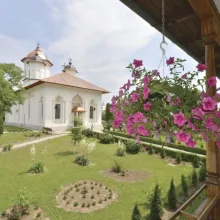 Rugăciune şi rucodelie la Mănăstirea Cernica