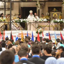 HAINA DE NUNTĂ CEREASCĂ – LUMINA SUFLETULUI CURAT