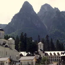 Informare intelectuală şi formare duhovnicească în educația moral-religioasă a copiilor și a tinerilor