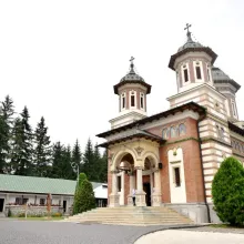 Tradiție și înnoire la Mănăstirea Sinaia