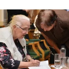 A fost lansată cartea "La bursa adevărului”