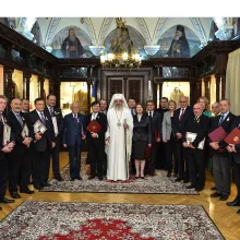 Patriarhul României a oferit distincții de vrednicie pentru 19 medici
