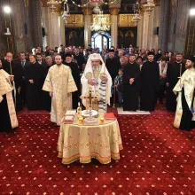 Patriarhul României a oficiat o slujbă de pomenire a celor trecuţi la Domnul în urma incendiului de la Clubul Colectiv