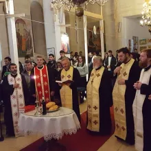 Rugăciune înălţată de tinerii din Sectorul 2 pentru cei afectaţi de tragediile din Bucureşti şi Paris
