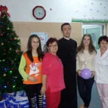 60 de copii internaţi în spitalul de pediatrie din Ploieşti au primit daruri