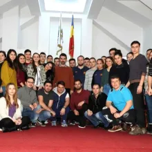 Tineri ortodocşi întruniţi la Mănăstirea Caraiman