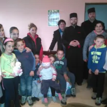 Alimente pentru copiii de la Centrul social „Sfântul Stelian” al Parohiei Podgoria, județul Prahova