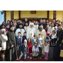 Patriarhul României: „Mântuitorul Hristos transformă crucea noastră în scară spre Înviere”