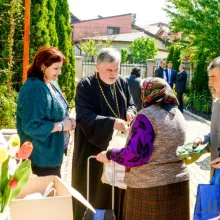 În Capitală, daruri pentru o masă de Paști