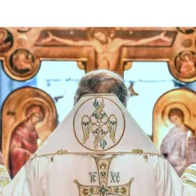 Patriarhul României se roagă pentru copii şi tineri