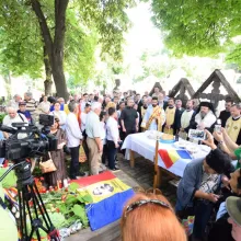 Rugăciune la mormântul lui Mihai Eminescu