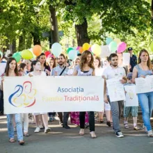 Aviz favorabil pentru ințiativa celor 3 milioane de români privind familia tradiţională