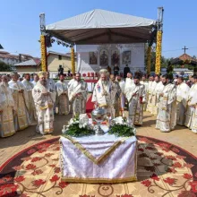 Patriarhul României a sfinţit Biserica „Naşterea Maicii Domnului” din Otopeni