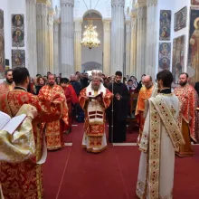 PS Timotei Prahoveanul a slujit la Biserica Palatului Cotroceni. Sf. Mc. Serghie şi Vah sunt ocrotitorii lăcaşului de cult