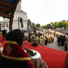 Mii de bucureșteni au participat la Procesiunea „Calea Sfinţilor” – 2016