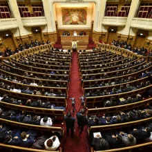 Şedinţa solemnă a Sfântului Sinod. Patriarhul Daniel: Educaţia este cea mai mare investiţie pe care trebuie să o realizeze Biserica şi societatea