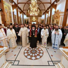 Sfântul Ioan Gură de Aur cinstit la paraclisul Catedralei Naționale. PS Varlaam Ploieșteanul a oficiat Sfânta Liturghie