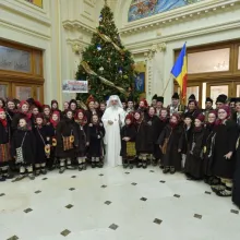 Părintele românilor colindat de tineri cu ocazia zilei onomastice