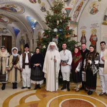 Interpreţi de muzică populară l-au colindat pe Patriarhul României