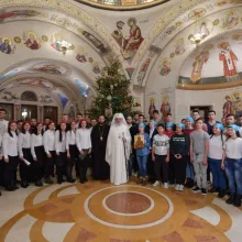 Premieră | Patriarhul tinerilor colindat în limbaj mimico-gestual