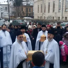 Hram la Facultatea de Teologie Ortodoxă din Capitală. Moaştele Sf. Trei Ierarhi purtate în procesiune