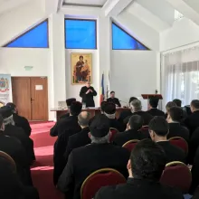 Cursuri de pregătire pentru apărătorii bisericeşti la Mănăstirea Caraiman. Participă clerici din toate eparhiile ţării