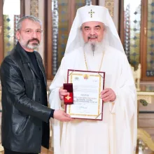 Regizorul Marian Ciripan a fost decorat de Patriarhul Românei