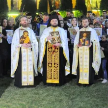 Procesiune la Paraclisul Catedralei Mântuirii Neamului. „Icoana este o imagine sfântă ce poartă mesajul mântuirii, al sfinţeniei vieţii şi al bucuriei”