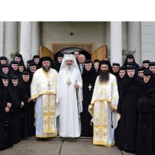 Patriarhul Daniel: „Femeile Mironosiţe sunt icoana tuturor femeilor credincioase care au iubit pe Hristos Cel răstignit și înviat şi Biserica Sa”