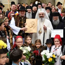 Patriarhul Daniel a ajuns în Bucovina | Mănăstirea Putna este o şcoală a evlaviei şi a culturii noastre ortodoxe, spune Preafericirea Sa