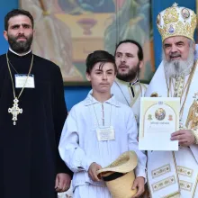 Câstigătorii Concursului „Icoana şi Şcoala mărturisirii” premiaţi personal de Patriarhul României