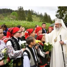 Iubirea reciprocă dintre copii şi părinți – binecuvântare şi bucurie pentru familie