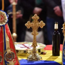 Cei adormiți ştiu ce facem pentru ei şi simt când îi pomenim cu dragoste | Pomenirea celor adormiți în 12 cuvinte ale Patriarhului