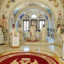 Să nu mai trăim egoist, ci să trăim deschis iubirii lui Dumnezeu şi ajutorării semenilor noştri, îndeamnă Patriarhul Daniel