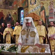 Patriarhul Daniel s-a rugat pentru sufletul Părintelui Constantin Pârvu – „un dar luminos care a adus bucurie Bisericii”