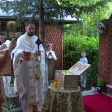 Hramul Bisericii Domnești din Ploiești. PS Ieronim Sinaitul a sfințit o troiță închinată Sfinților Apostoli Petru și Pavel