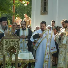 Sfințire de raclă la Biserica Bucur Ciobanul. PS Timotei Prahoveanul: Sfinții sunt adevărații prieteni ai creștinilor