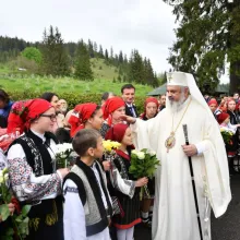Servicii caritabile pentru 30.000 copii. Patriarhia Română a investit în 535 de instituţii sociale destinate copiilor