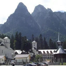 Mănăstirea Caraiman | 29 de tineri din Mitropolia Munteniei și Dobrogei au participat la tabăra gratuită „Tradiție și noutate”