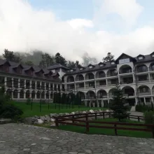 Tabăra „Pe munte, spre Cruce!”. La eveniment participă tineri din Arhiepiscopia Bucureştilor