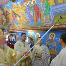 Parohia Vărbilău 2 | PS Varlaam a sfinţit pictura bisericii şi a aşezat piatra de temelie pentru un nou lăcaş de cult